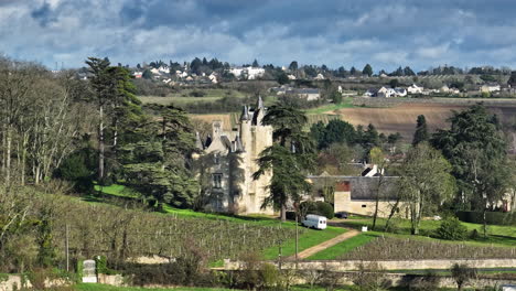 Nestled-along-the-banks-of-the-River-Vienne,-Beaumont-en-Véron-offers-serene-lan