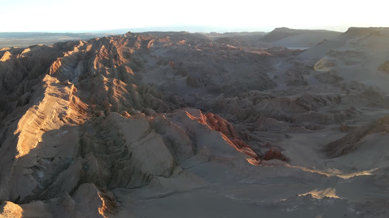 avión no tripulado sobre el "valle de la luna" en atacama, chile