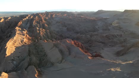 Drone-Planeando-Sobre-El-&quot;valle-De-La-Luna&quot;-En-Atacama,-Chile