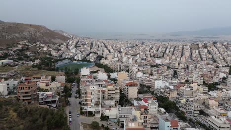 Atenas,-La-Capital-De-Grecia,-Vista-Aérea-Con-Drones-Que-Establecen-Una-Vista-Panorámica-Del-Paisaje-Urbano-Urbano