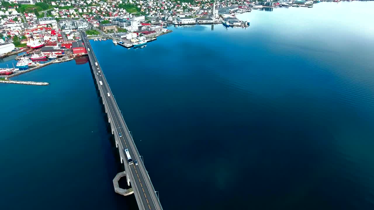 노르웨이 트롬소 시의 다리 항공 영상