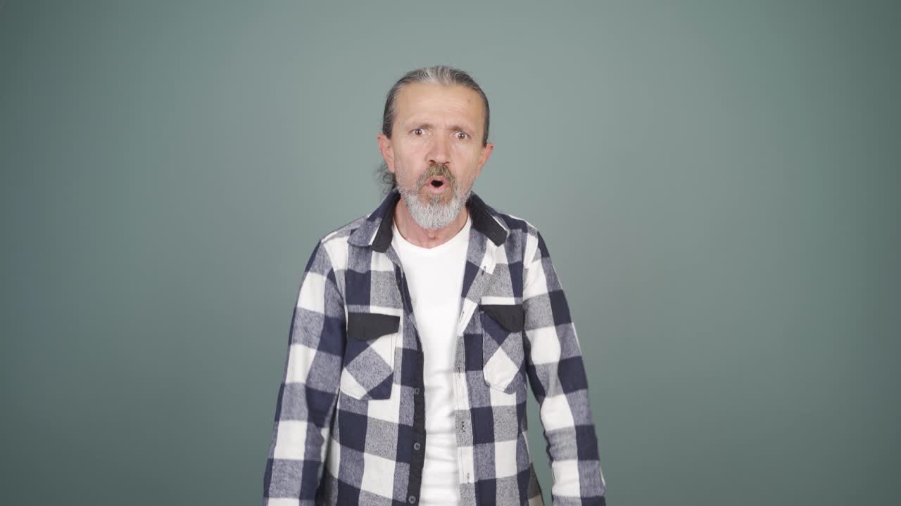 el hombre que estornuda. paciente.