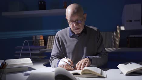 the old man reading a book, learning knowledge, doing research is thoughtful.