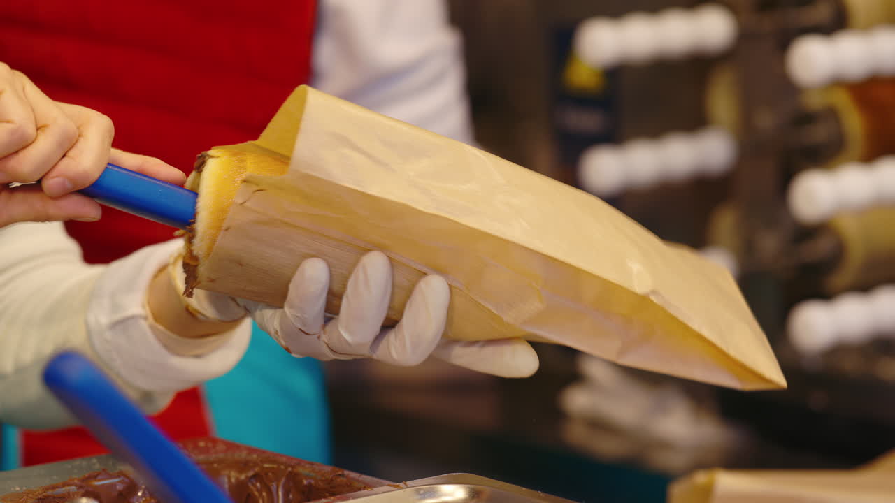 Making Kurtos Kalacs with Chocolate