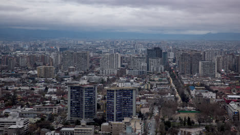 Zeitraffer-Der-Skyline-Von-Santiago-De-Chile-In-Der-Dämmerung