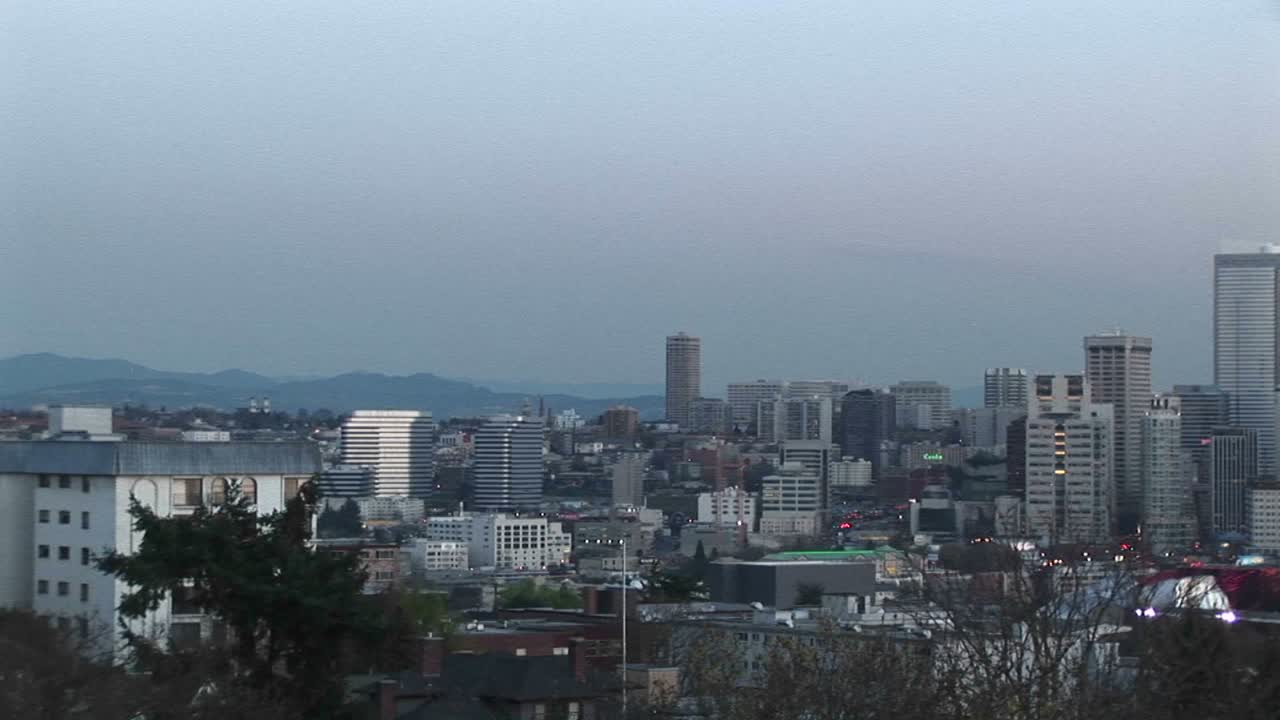 스페이스 니들은 골든 아워 동안 시애틀의 멋진 스카이라인을 공중에서 볼 수 있습니다.