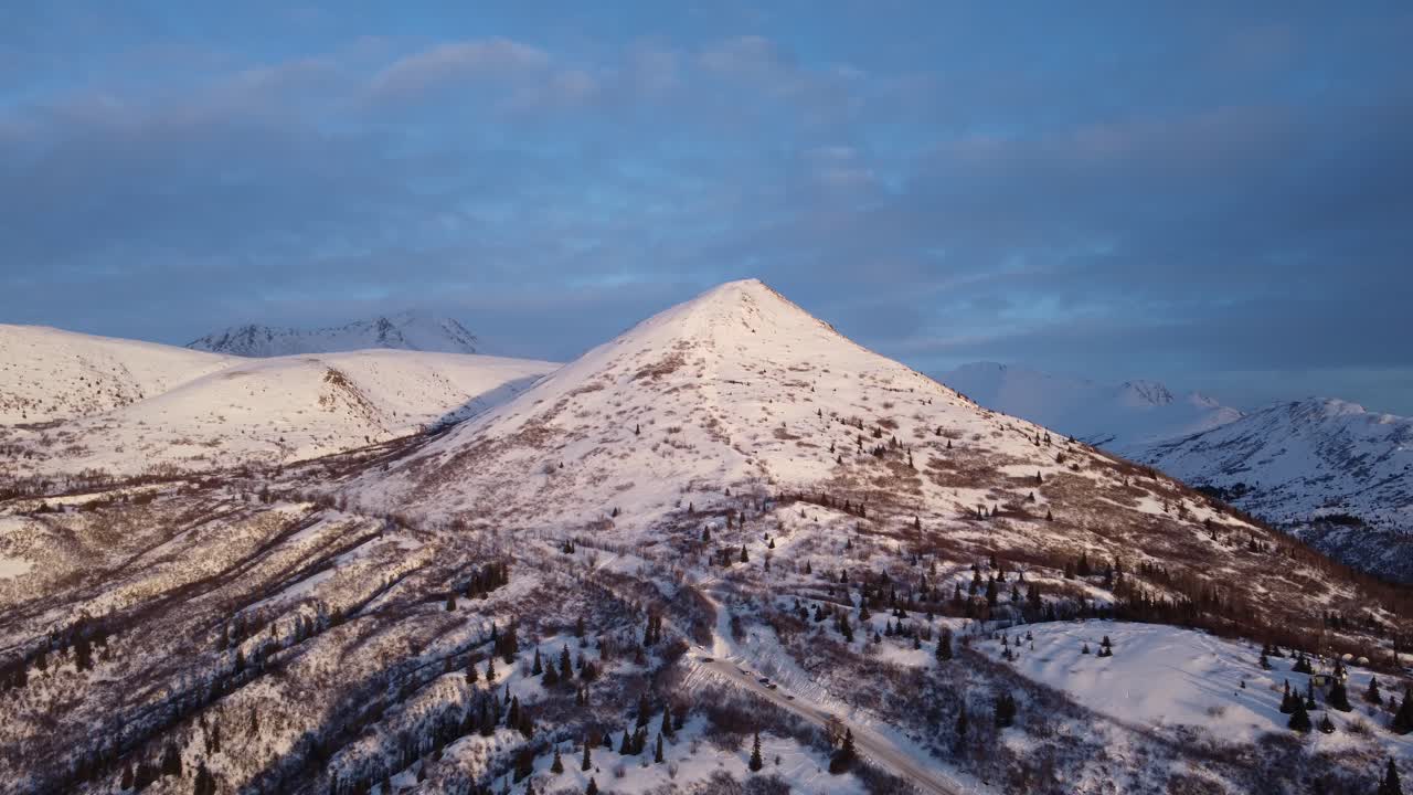 puesta de sol aérea, desde lo alto de skyline drive, palmer, alaska