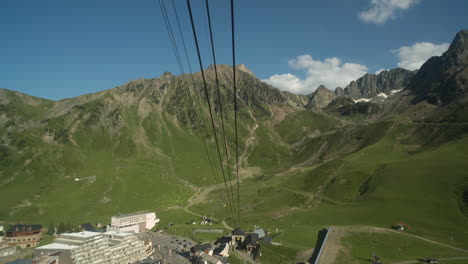 viaje en teleférico en el pic du midi pirineos