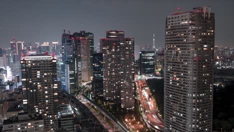 Vista-Desde-El-Observatorio-Superior-Junto-Al-Mar-Del-Centro-De-Comercio-Mundial-Por-La-Noche-En-Hamamatsucho,-Minato,-Tokio,-Japón