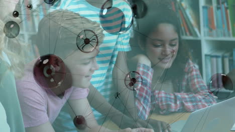 animación de la red de conexiones y procesamiento de datos sobre diversos escolares en el aula