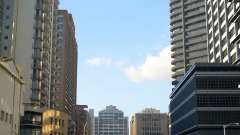 edificios y torres modernas en la ciudad 4k