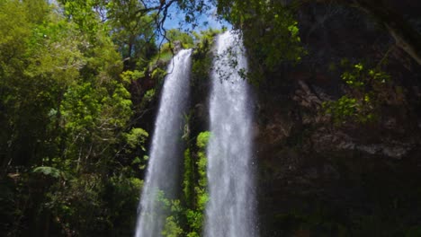 Parque-Nacional-Springbrook,-Circuito-De-Caída-Doble-En-Medio-Del-Bosque