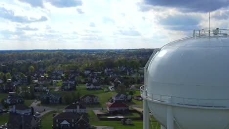 zoom aérien depuis le château d'eau