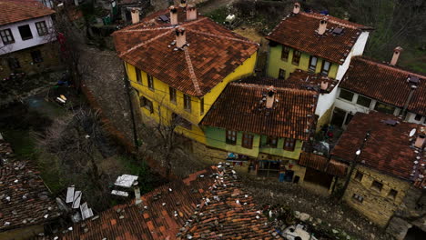 Casas-Antiguas-Del-Pueblo-De-Cumalikizik---Sitio-Del-Patrimonio-Mundial-De-La-UNESCO-En-Bursa,-Turquía