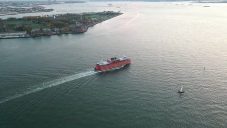 Upper-Baygovernors-Island-Picknickpunkt-Wassertransportschiff-In-Orangefarbenen-Goldenen-Stunden-Des-Sonnenuntergangs