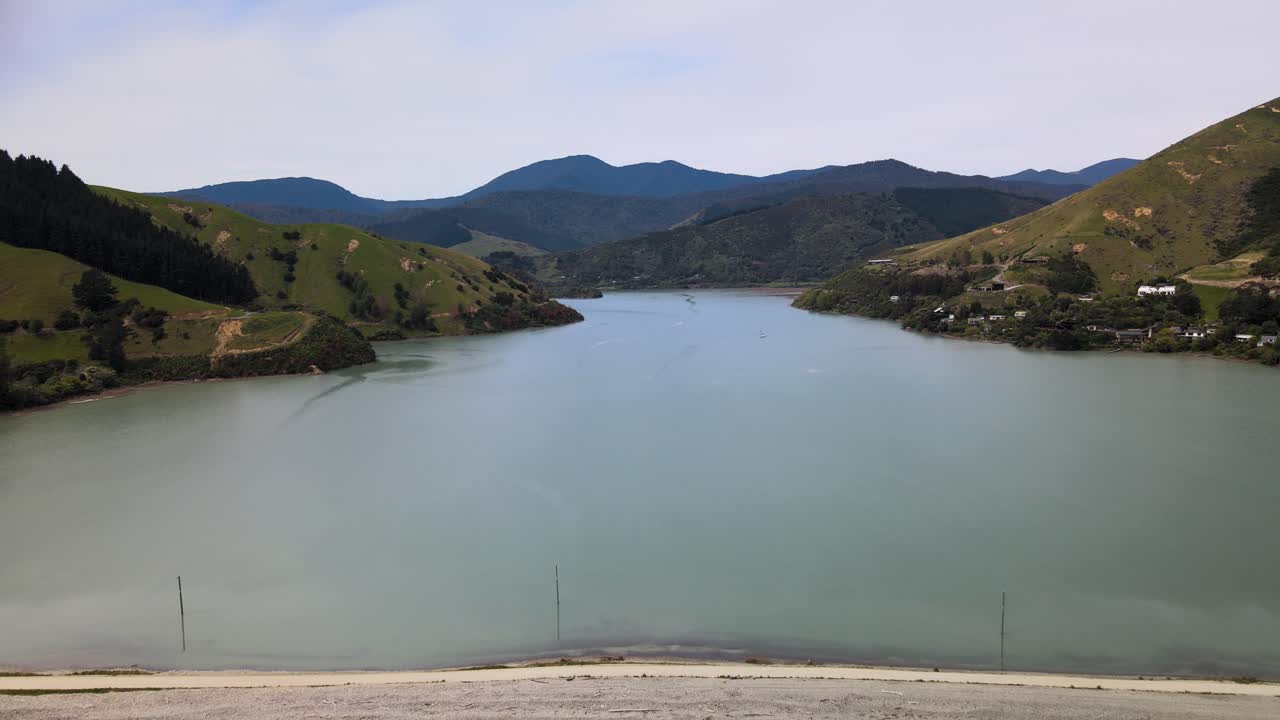 뉴질랜드 넬슨 베이 에 있는 케이블 - 낮 시간 에 - 공중 철수