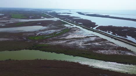 Toma-Aérea-Del-Humedal-Del-Río-Delta-Evros-En-Grecia,-Imágenes-De-4k