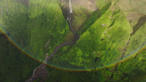 Increíble-Arco-Iris-En-La-Cascada-Cascata-Da-Ribeira-Grande-En-La-Isla-De-Azores,-Aérea