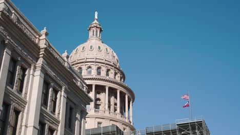 Low-angle-view-of-the-Texas-State-Capital-building-in-Austin,-Texas