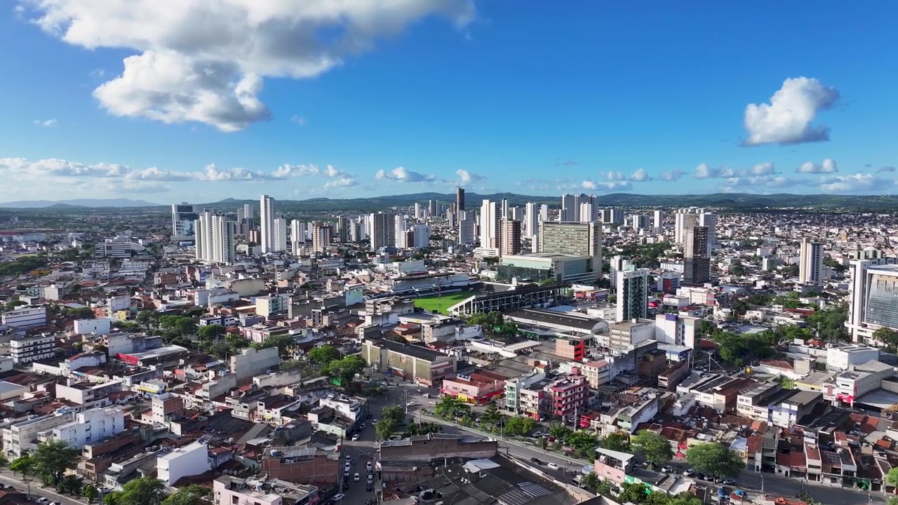 Skyline di Caruaru, Pernambuco, Brasile. Regione Nord-Est. Edifici a molti piani. Skyline del centro. Bellissimo paesaggio urbano.