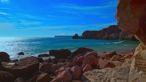 Prístina-Y-Escarpada-Playa-De-Praia-Do-Tonel-En-Sagres