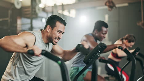 Gente,-Diversidad-Y-Ciclismo-En-El-Gimnasio.