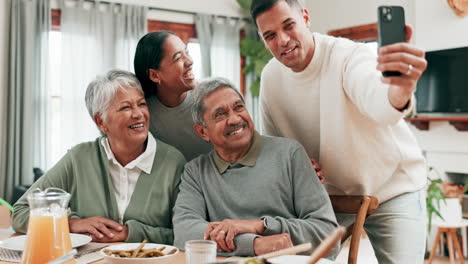 Smile,-selfie-and-food-with-big-family-at-table