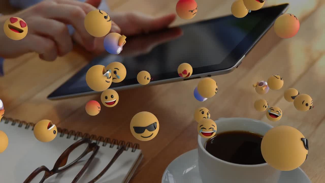 animación de iconos emoji sobre una mujer caucásica usando una tableta