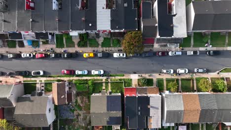 Toma-Aérea-De-Arriba-Hacia-Abajo-De-La-Calle-De-La-Ciudad