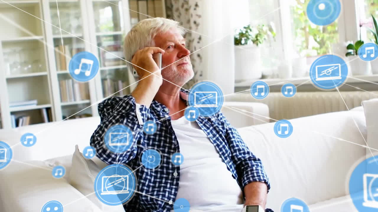 Animazione di una rete di connessioni su un uomo caucasico che parla al cellulare