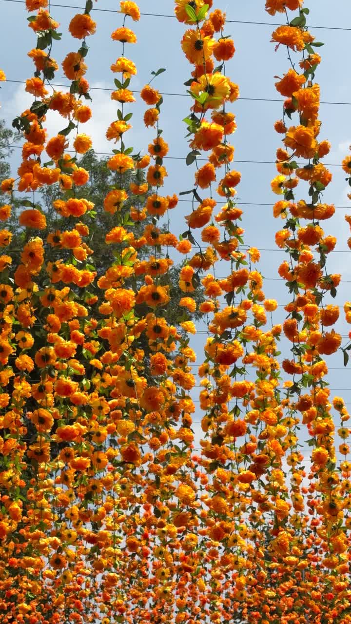 TUZAZO 50 Fiori Di Calendula Artificiali In Seta Con Stelo - Arancione, Per Decorazioni Giorno Dei Morti, Diwali E Ghirlande Fai Da Te