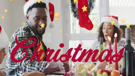 Animación-De-Texto-Navideño-Sobre-Una-Familia-Afroamericana-Cenando