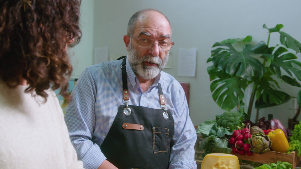 personas cocinando en la cocina