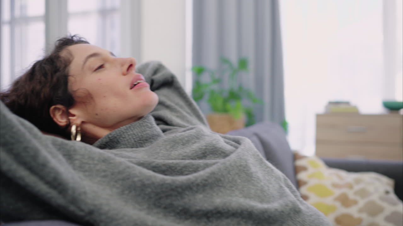 여성과 함께 의심, 사고 및 정신 건강