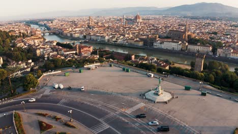 Hermosa-Toma-Aérea-Delantera-De-Florencia,-Italia