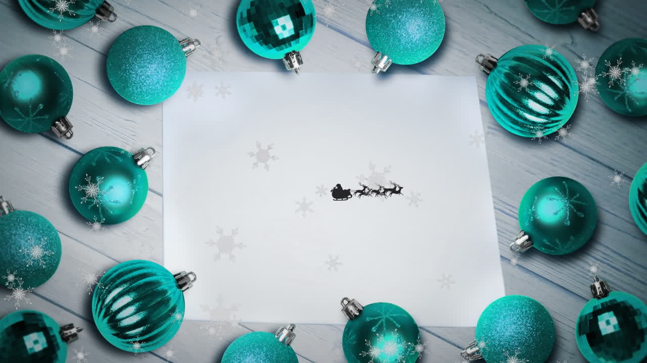 copos de nieve sobre santa claus en trineo siendo tirados por renos en papel y múltiples bolas verdes