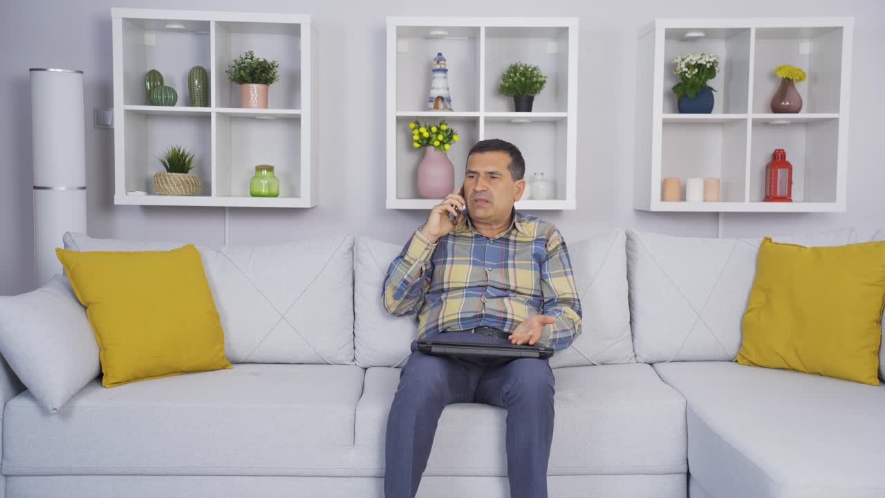 중고품을 파는  ⁇ 은이.