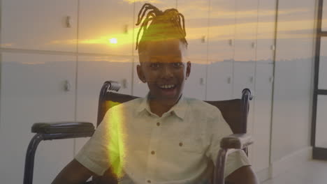 animación de paisaje de puesta de sol sobre feliz escolar afroamericano en silla de ruedas por casilleros