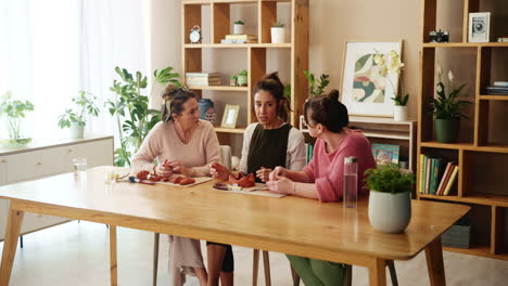 mujeres que hacen cerámica