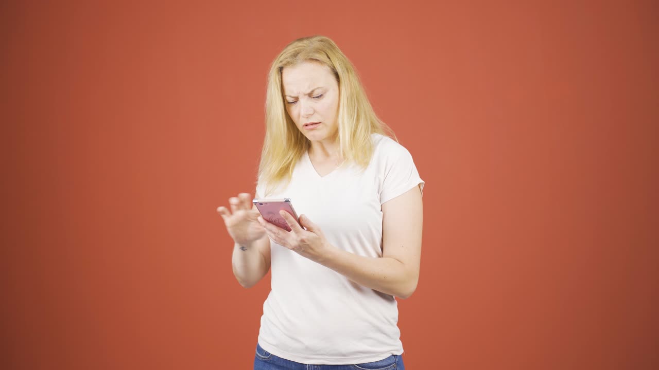 The woman who can't use the app on the phone.