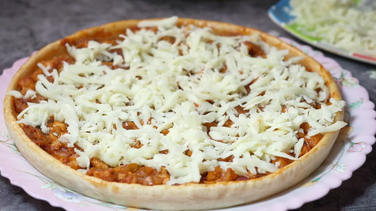 haciendo una deliciosa pizza casera