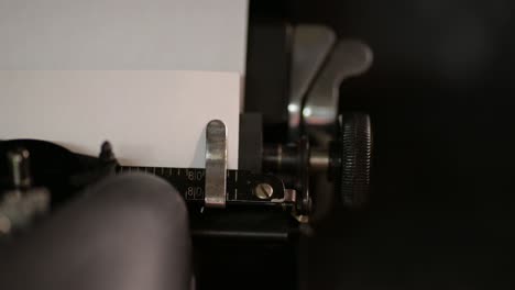 Platina-De-Máquina-De-Escribir-Macro,-Escritura-De-Tipo-Retro