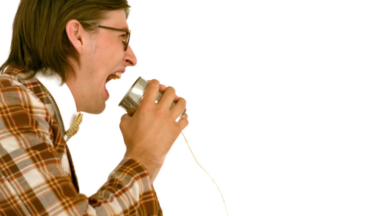 천천히 움직이는 드폰을 사용하는 괴짜 스터