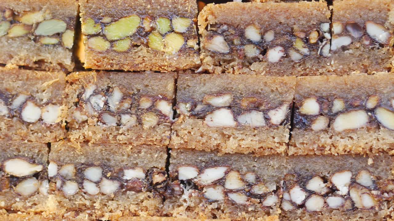 postre turco hecho a mano baklava en la mesa ,