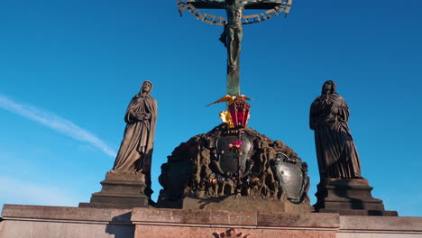 statue of jesus christ cross