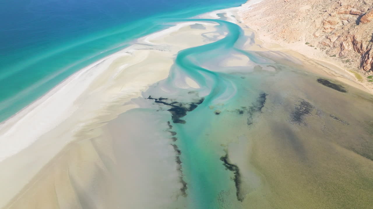 Luftfoto af Detwah-lagunen og Detwah-lagunens Ramsar-område på Socotra, Yemen.