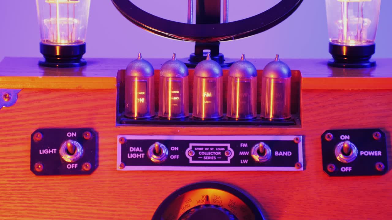 Old Retro AM FM Radio with tubes, Hand Changing stations , bulb vintage music player.