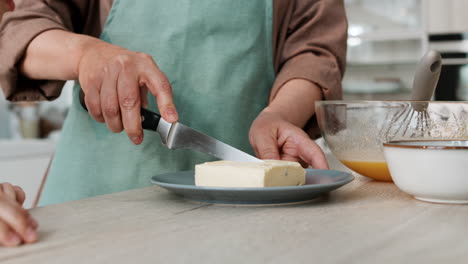 Oma-Und-Mädchen-Backen