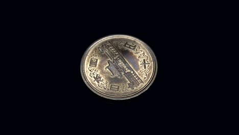 la moneda japonesa del yen gira sobre un fondo negro. macro. primer plano