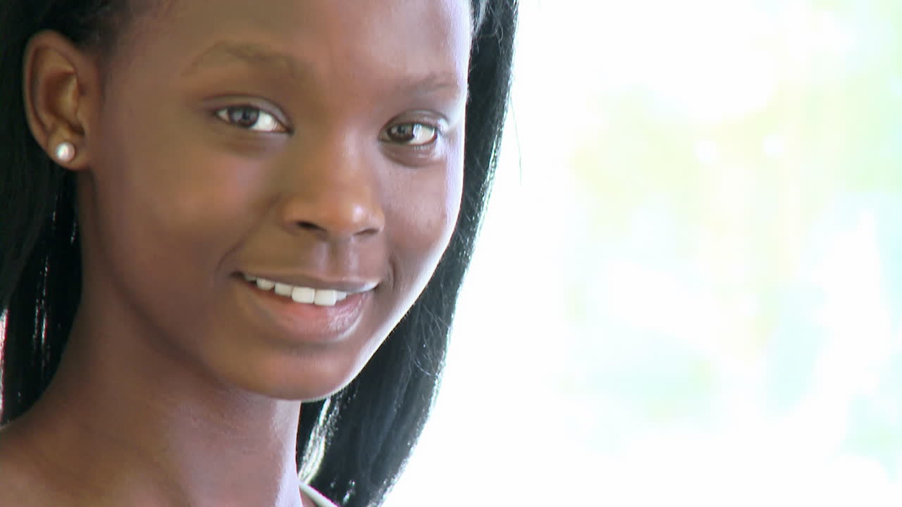 매력적인 민족 여성의 초상화